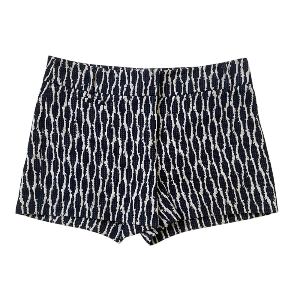 Ann Taylor LOFT blue and white patterned Riviera short size 6